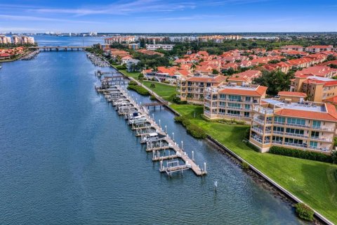 Copropriété à vendre à Saint Petersburg, Floride: 3 chambres, 260.03 m2 № 2291000 - photo 4