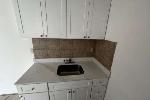 Снять в аренду квартиру в Майами, Флорида 3 комнаты, 102.19м2, № 2078194 - фото 2