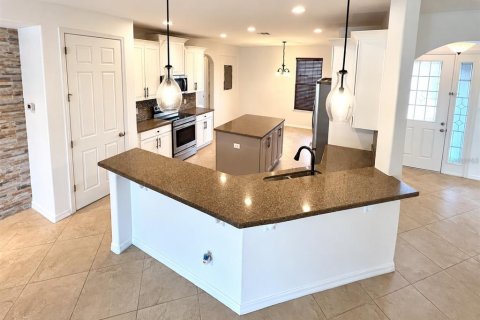 Villa ou maison à louer à Kissimmee, Floride: 4 chambres, 225.1 m2 № 2388933 - photo 3