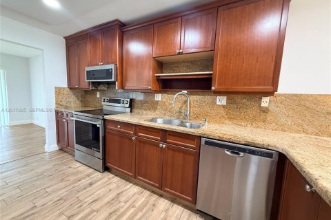 Adosado en venta en Plantation, Florida, 4 dormitorios, 201.6 m2 № 2087843 - foto 8
