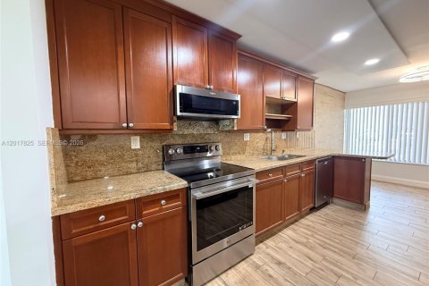 Adosado en venta en Plantation, Florida, 4 dormitorios, 201.6 m2 № 2087843 - foto 9
