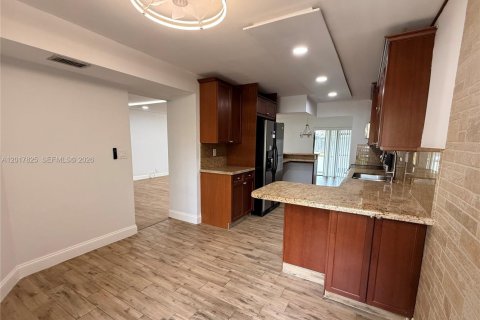 Adosado en venta en Plantation, Florida, 4 dormitorios, 201.6 m2 № 2087843 - foto 10