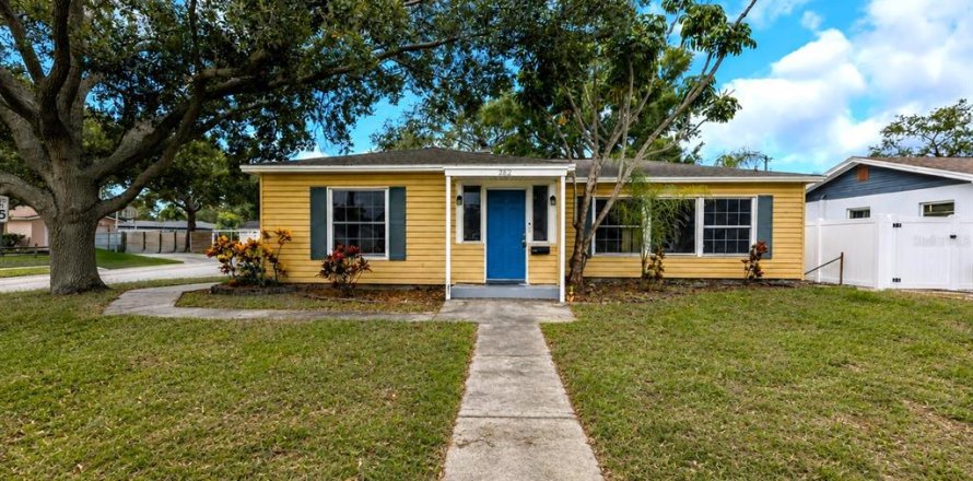 Villa ou maison à Saint Petersburg, Floride 3 chambres, 144.18 m2 № 2344564