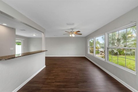 Villa ou maison à vendre à Saint Petersburg, Floride: 3 chambres, 144.18 m2 № 2344564 - photo 4