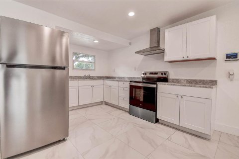 House in Tampa, Florida 3 bedrooms, 99.31 sq.m. № 1824026 - photo 8