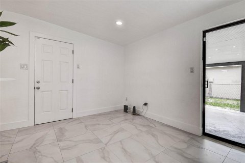 House in Tampa, Florida 3 bedrooms, 99.31 sq.m. № 1824026 - photo 14