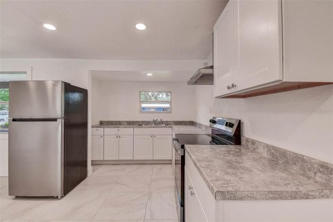 House in Tampa, Florida 3 bedrooms, 99.31 sq.m. № 1824026 - photo 9