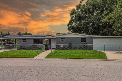 House in Tampa, Florida 3 bedrooms, 99.31 sq.m. № 1824026 - photo 1