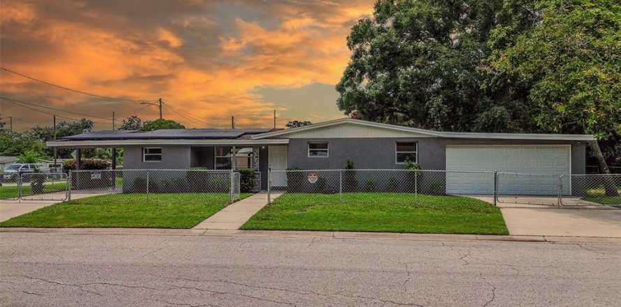 House in Tampa, Florida 3 bedrooms, 99.31 sq.m. № 1824026