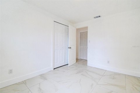 House in Tampa, Florida 3 bedrooms, 99.31 sq.m. № 1824026 - photo 18