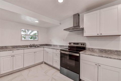 House in Tampa, Florida 3 bedrooms, 99.31 sq.m. № 1824026 - photo 10