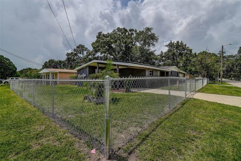 House in Tampa, Florida 3 bedrooms, 99.31 sq.m. № 1824026 - photo 29