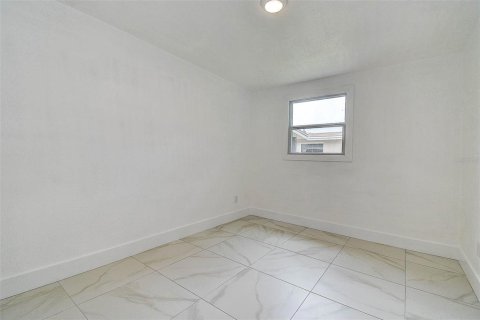 House in Tampa, Florida 3 bedrooms, 99.31 sq.m. № 1824026 - photo 19