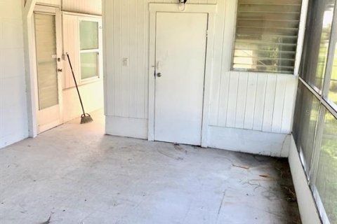 House in Port Charlotte, Florida 2 bedrooms, 71.35 sq.m. № 1919129 - photo 26