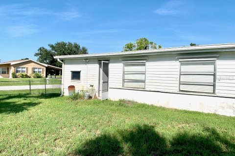 House in Port Charlotte, Florida 2 bedrooms, 71.35 sq.m. № 1919129 - photo 29