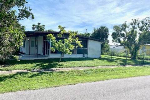 House in Port Charlotte, Florida 2 bedrooms, 71.35 sq.m. № 1919129 - photo 30