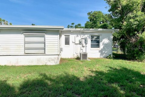 House in Port Charlotte, Florida 2 bedrooms, 71.35 sq.m. № 1919129 - photo 28