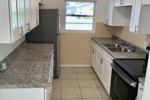 House in Port Charlotte, Florida 2 bedrooms, 71.35 sq.m. № 1919129 - photo 2