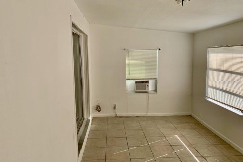 House in Port Charlotte, Florida 2 bedrooms, 71.35 sq.m. № 1919129 - photo 24