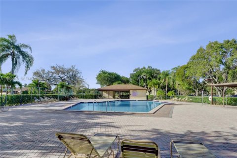 Купить кондоминиум в Пемброк-Пайнс, Флорида 1 спальня, 97.08м2, № 2010161 - фото 25