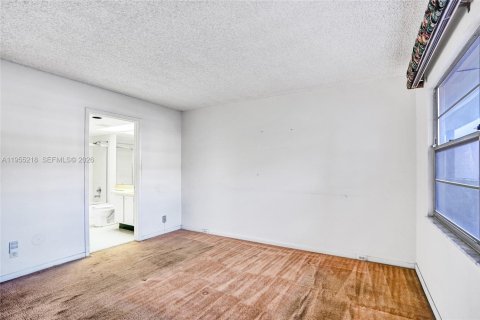 Купить кондоминиум в Пемброк-Пайнс, Флорида 1 спальня, 97.08м2, № 2010161 - фото 12