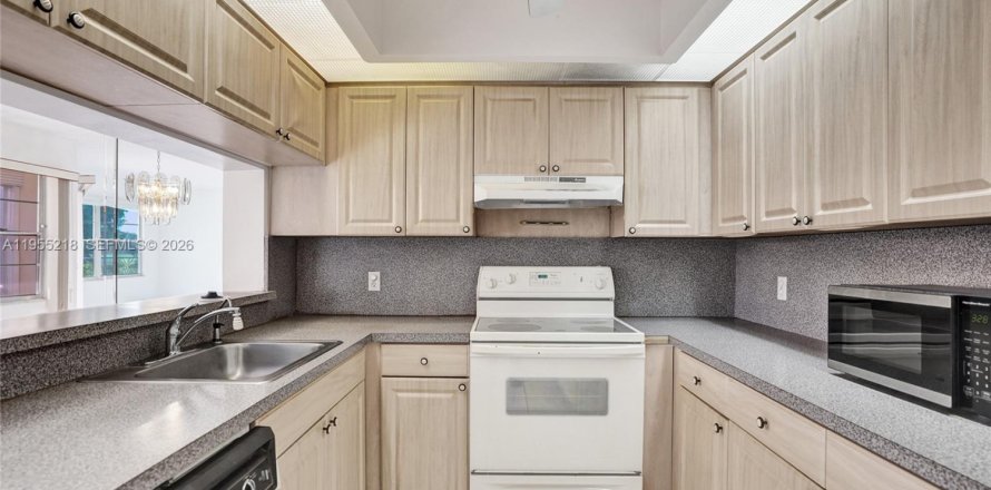 Кондоминиум с 1 спальней в Пемброк-Пайнс, Флорида № 2010161