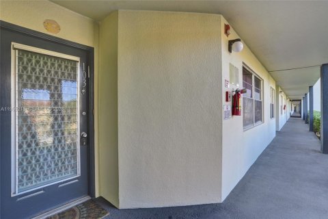 Купить кондоминиум в Пемброк-Пайнс, Флорида 1 спальня, 97.08м2, № 2010161 - фото 28