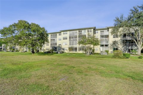 Купить кондоминиум в Пемброк-Пайнс, Флорида 1 спальня, 97.08м2, № 2010161 - фото 24