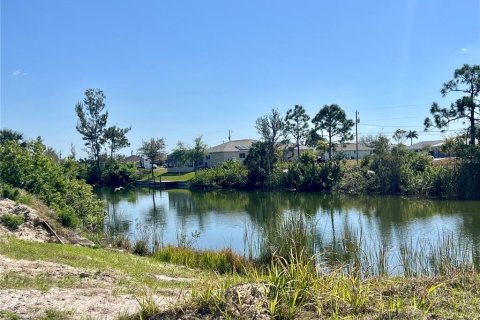 Land in Cape Coral, Florida № 1036852 - photo 2
