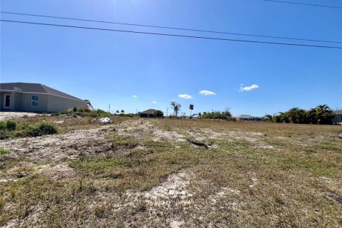 Land in Cape Coral, Florida № 1036852 - photo 6