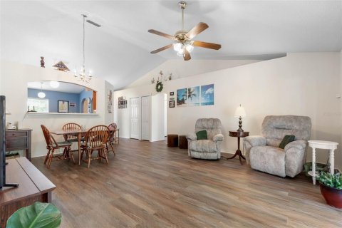 House in Palm Coast, Florida 3 bedrooms, 127 sq.m. № 2110350 - photo 8