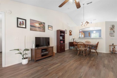 House in Palm Coast, Florida 3 bedrooms, 127 sq.m. № 2110350 - photo 9