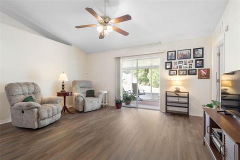 House in Palm Coast, Florida 3 bedrooms, 127 sq.m. № 2110350 - photo 6