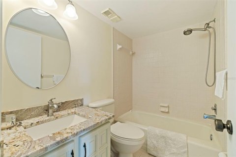Condo in Tierra Verde, Florida, 2 bedrooms № 2212388 - photo 28