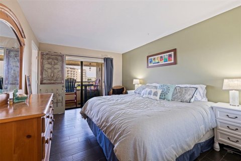 Condo in Tierra Verde, Florida, 2 bedrooms № 2212388 - photo 25