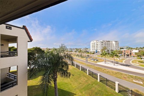 Condo in Tierra Verde, Florida, 2 bedrooms № 2212388 - photo 20