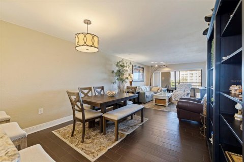 Condo in Tierra Verde, Florida, 2 bedrooms № 2212388 - photo 13