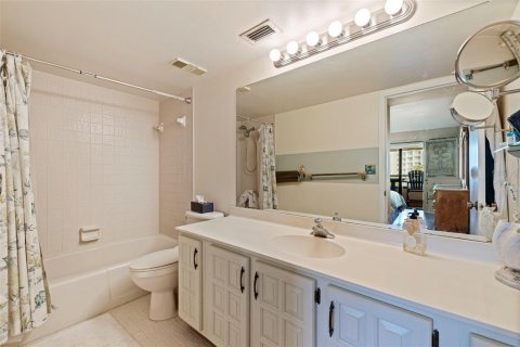 Condo in Tierra Verde, Florida, 2 bedrooms № 2212388 - photo 26