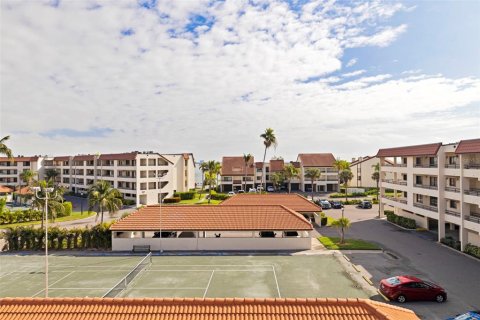 Condo in Tierra Verde, Florida, 2 bedrooms № 2212388 - photo 6
