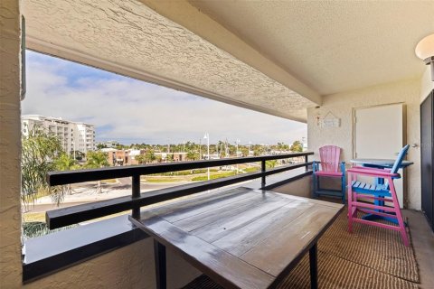Condo in Tierra Verde, Florida, 2 bedrooms № 2212388 - photo 19