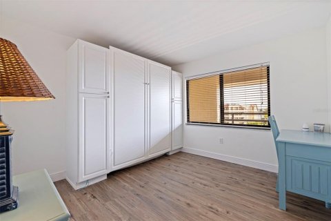 Condo in Tierra Verde, Florida, 2 bedrooms № 2212388 - photo 29