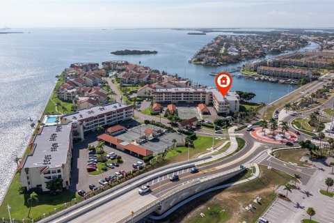 Condo in Tierra Verde, Florida, 2 bedrooms № 2212388 - photo 30
