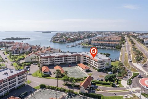 Condo in Tierra Verde, Florida, 2 bedrooms № 2212388