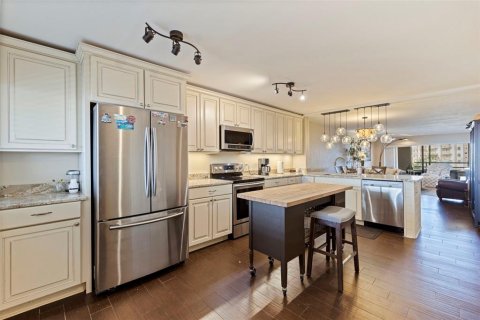 Condo in Tierra Verde, Florida, 2 bedrooms № 2212388 - photo 8