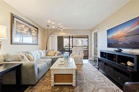 Condo in Tierra Verde, Florida, 2 bedrooms № 2212388 - photo 16