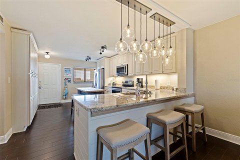 Condo in Tierra Verde, Florida, 2 bedrooms № 2212388 - photo 12