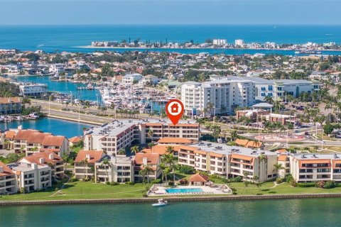 Condo in Tierra Verde, Florida, 2 bedrooms № 2212388 - photo 2