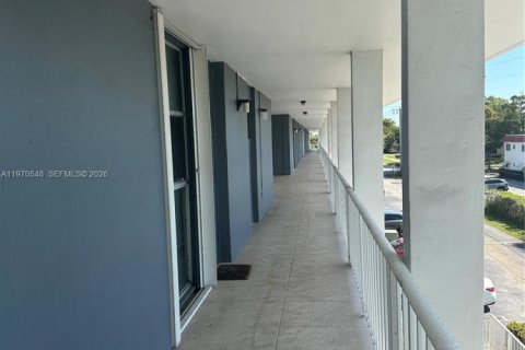 House in Deerfield Beach, Florida 1 bedroom, 67.35 sq.m. № 2031297 - photo 4