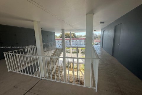 House in Deerfield Beach, Florida 1 bedroom, 67.35 sq.m. № 2031297 - photo 10