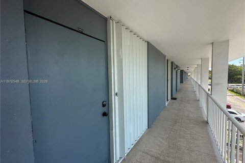 House in Deerfield Beach, Florida 1 bedroom, 67.35 sq.m. № 2031297